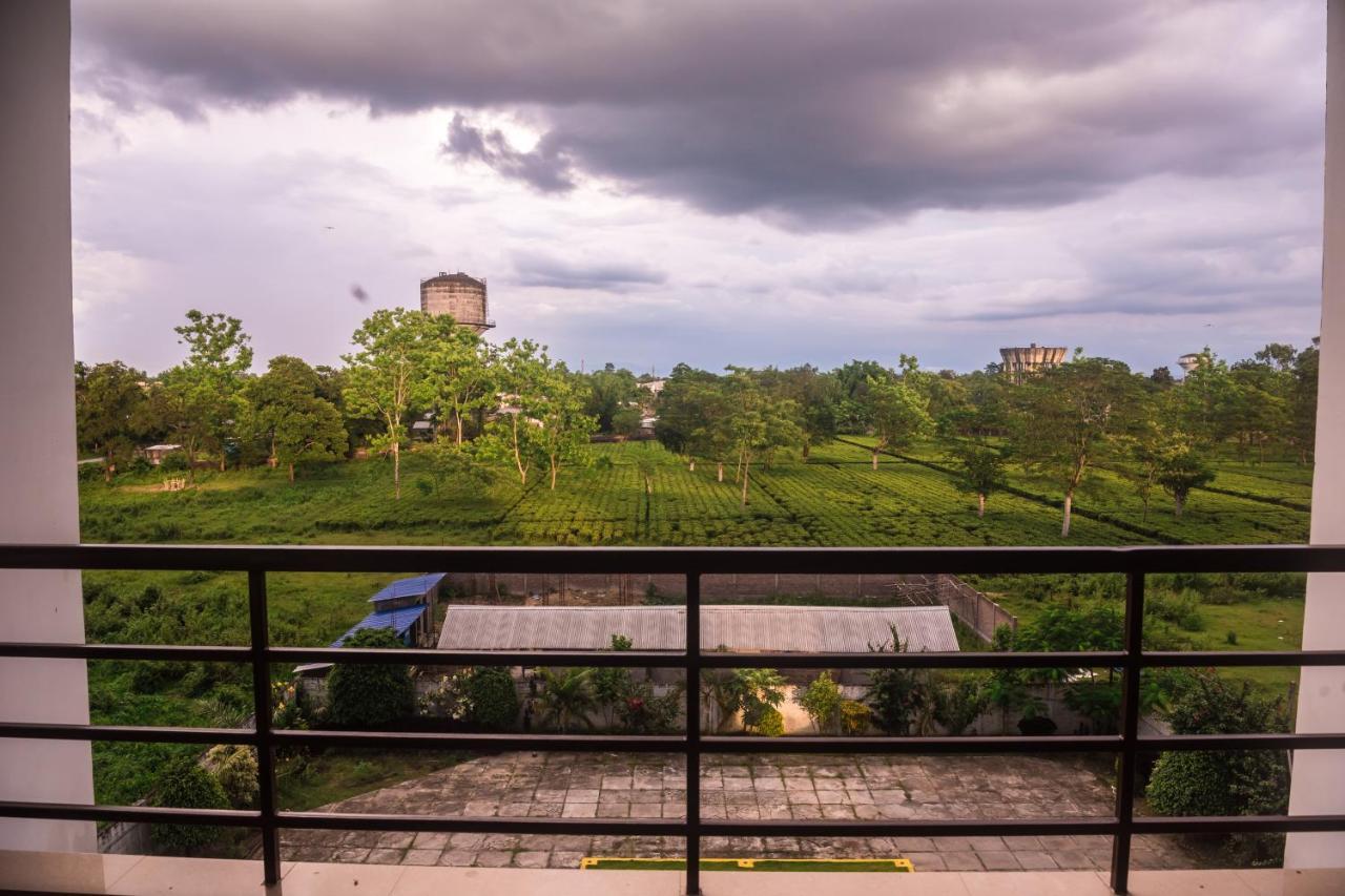 Hotel Aatreyee Дібругарх Екстер'єр фото