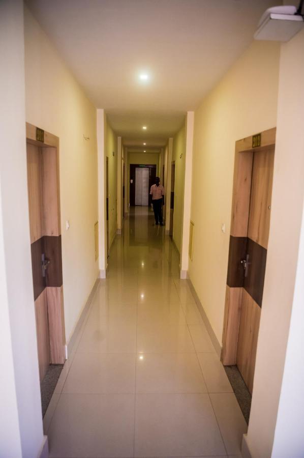 Hotel Aatreyee Дібругарх Екстер'єр фото